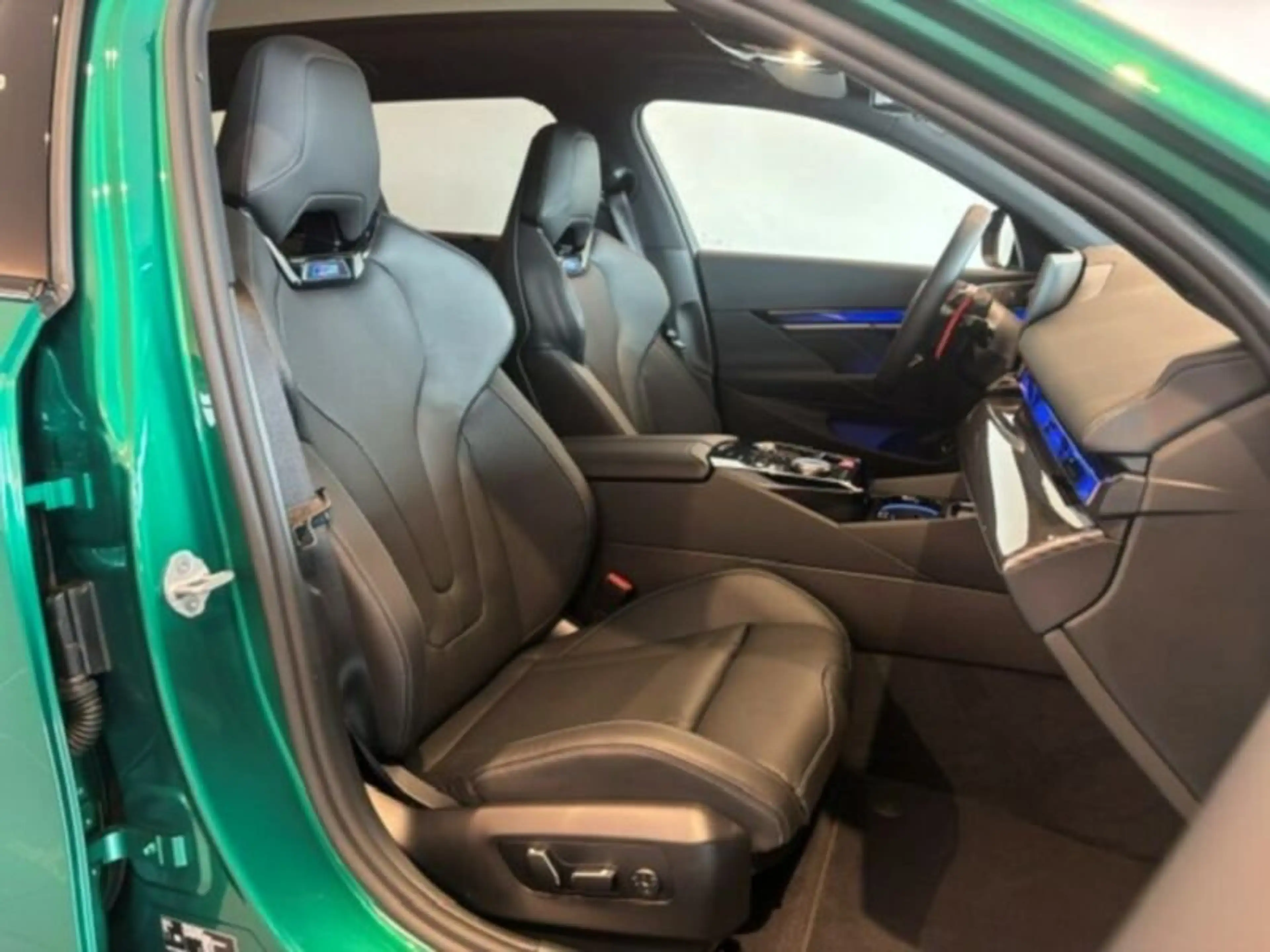 BMW M5 Touring — photo 10