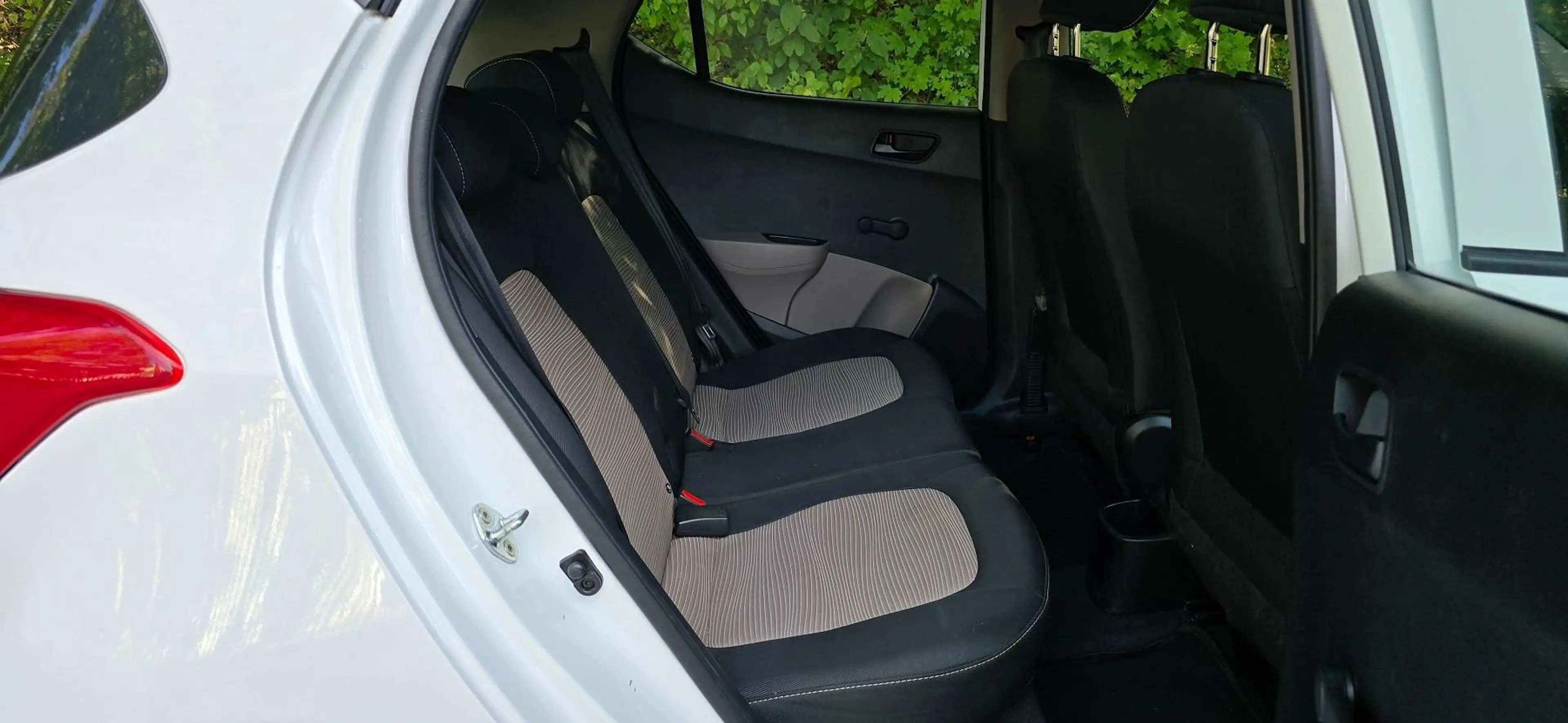 Hyundai i10 i10 1.0*Klima*TÜV-NEU* — photo 11