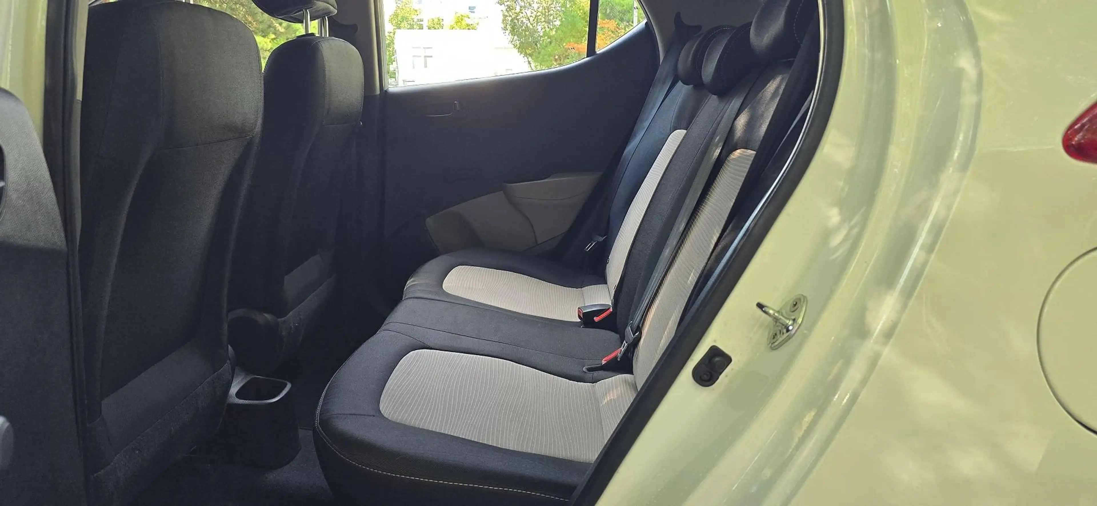 Hyundai i10 i10 1.0*Klima*TÜV-NEU* — photo 12