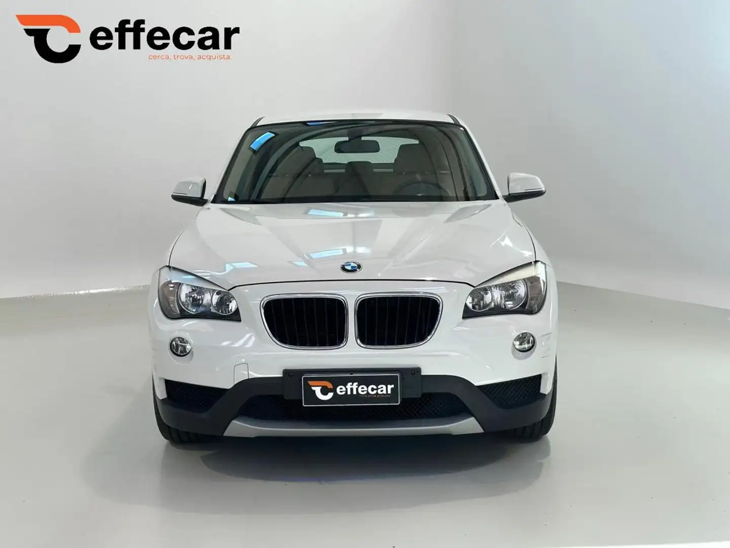 BMW X1 sDrive18d Blanc - 2