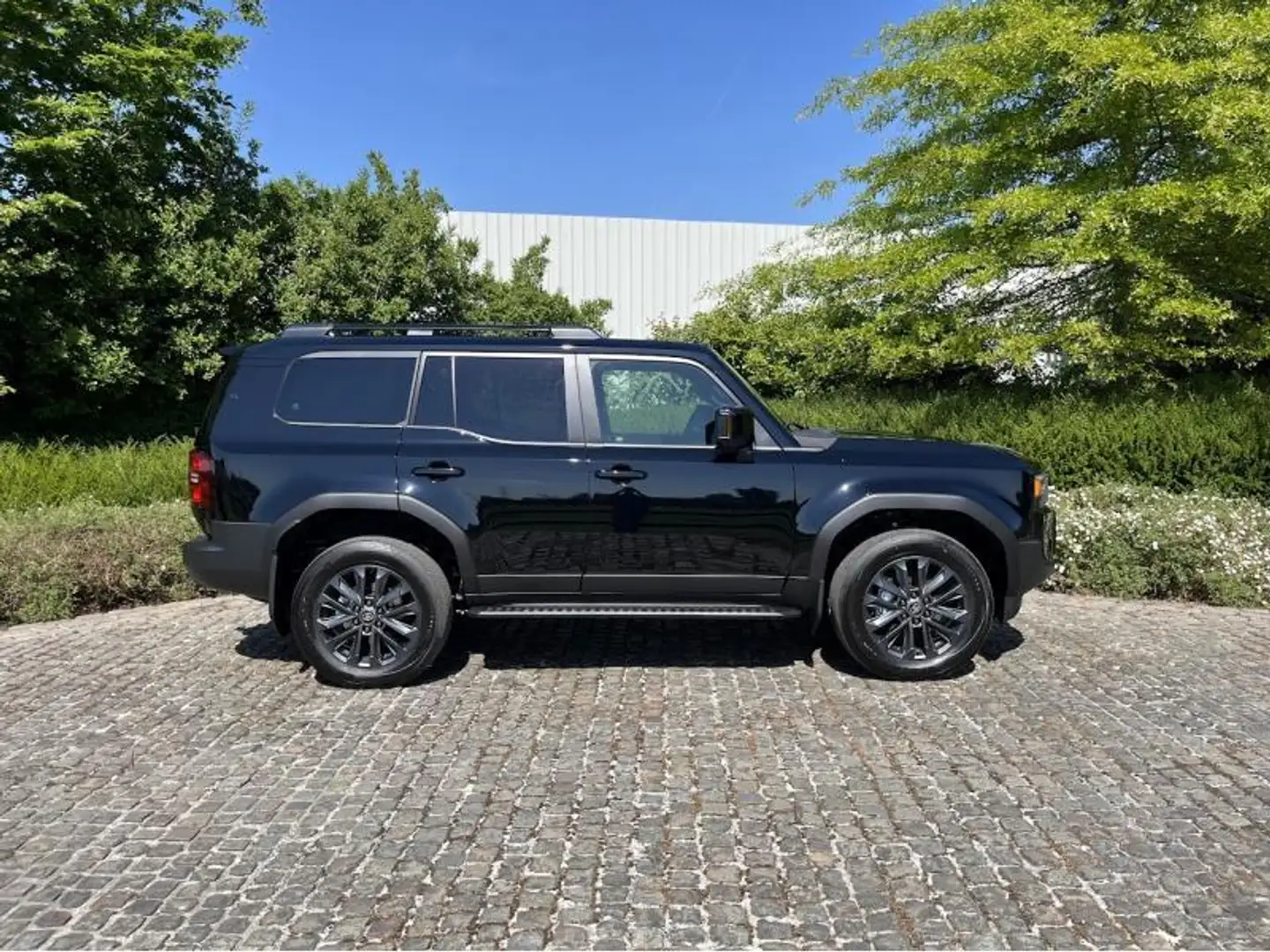 Toyota Land Cruiser VX-L Schwarz - 2