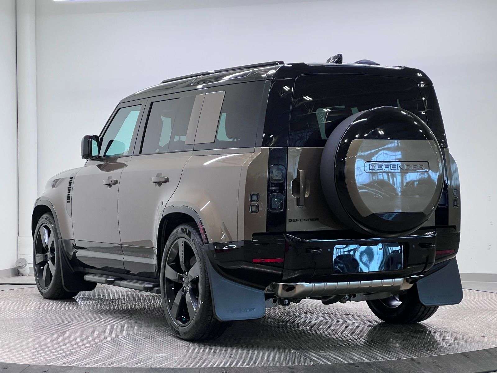 2026 Land Rover Defender 110 P400 X-DYNAMIC SE thumb 9