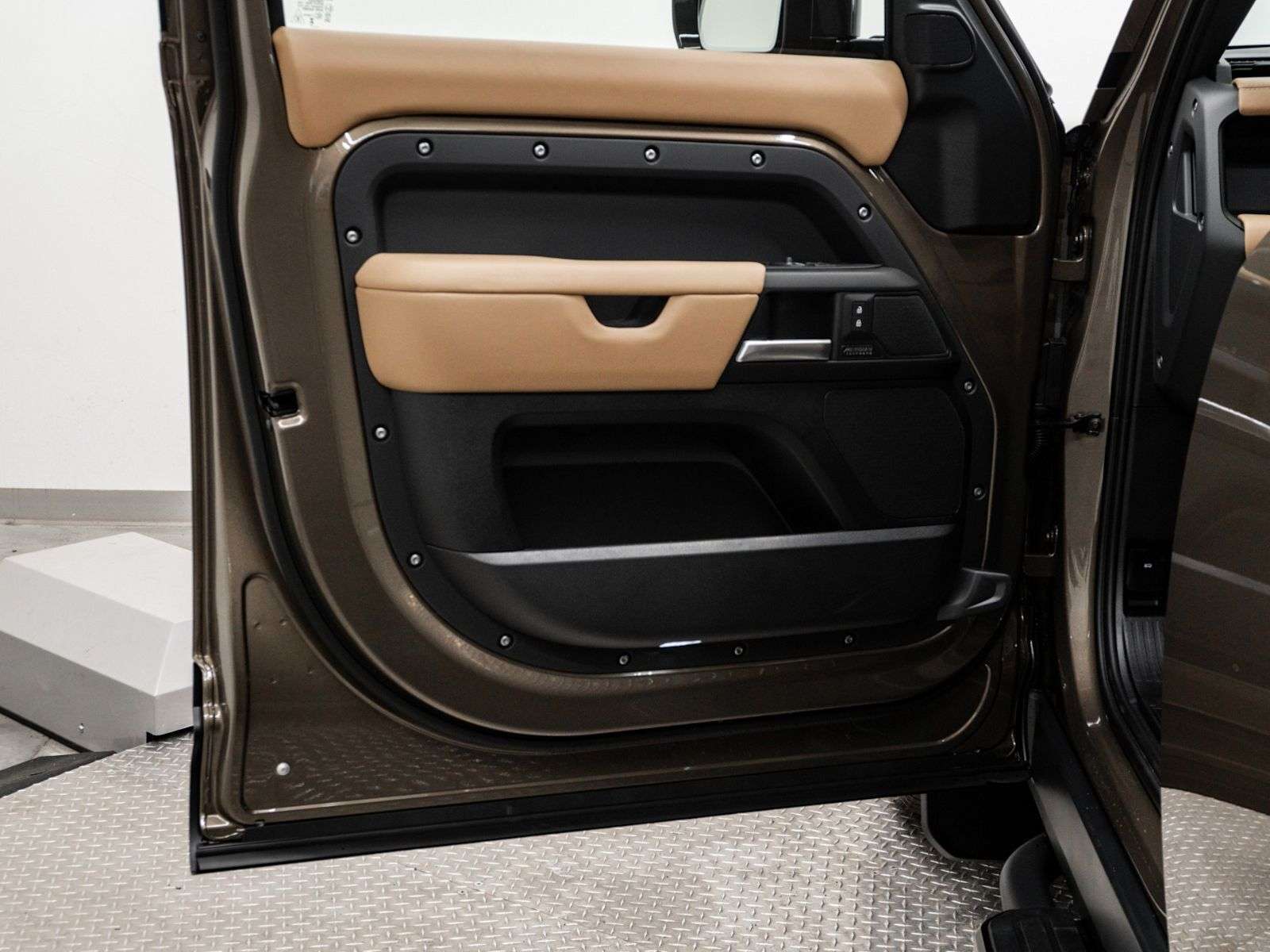 2026 Land Rover Defender 110 P400 X-DYNAMIC SE thumb 22