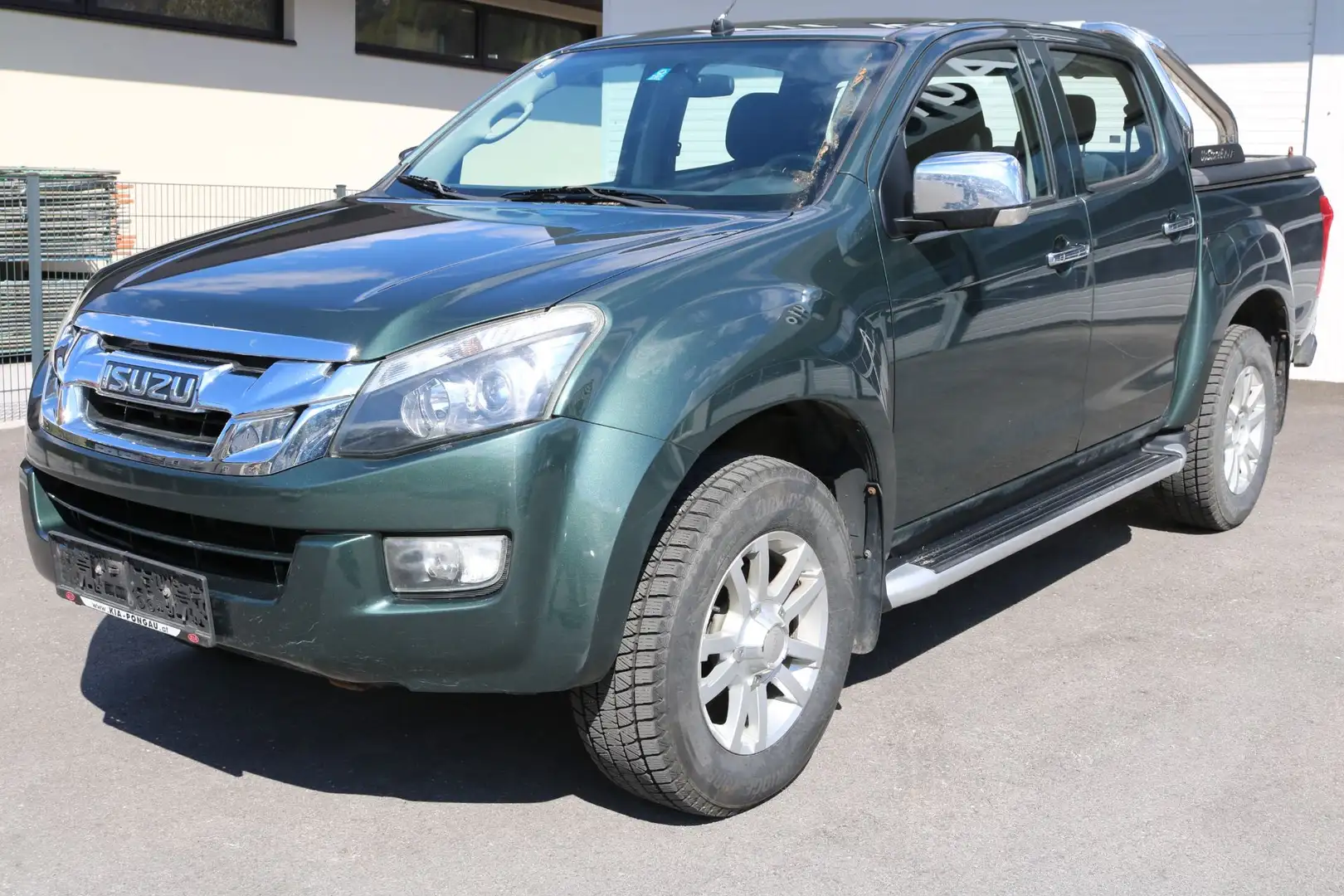 Isuzu D-Max 2.5l Double Cab 4x4 Custom A/T Audio Custom Grün - 2