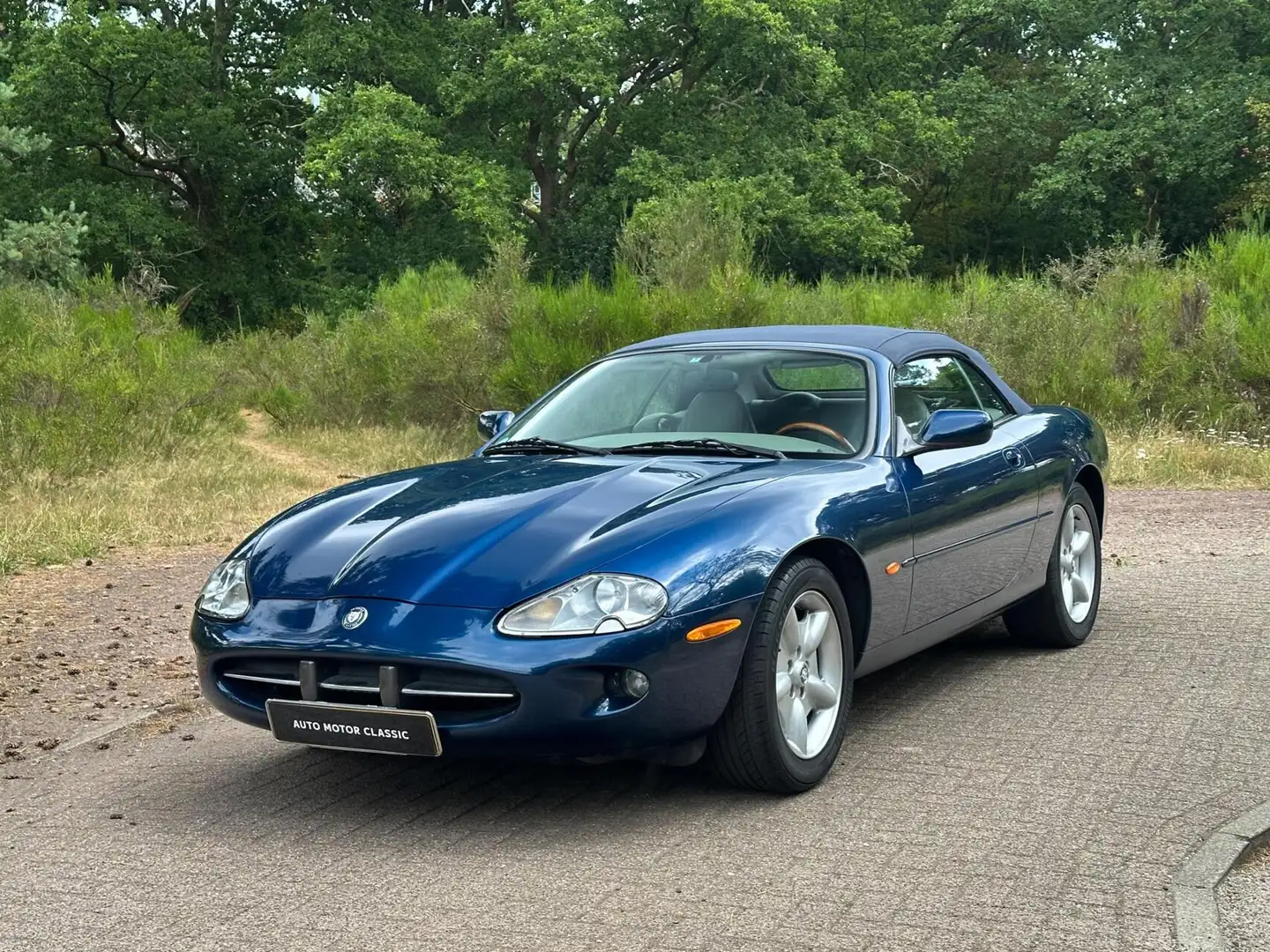 Jaguar XK8 4.0 V8 Convertible | Sapphire Blue | Youngtimer Blauw - 1