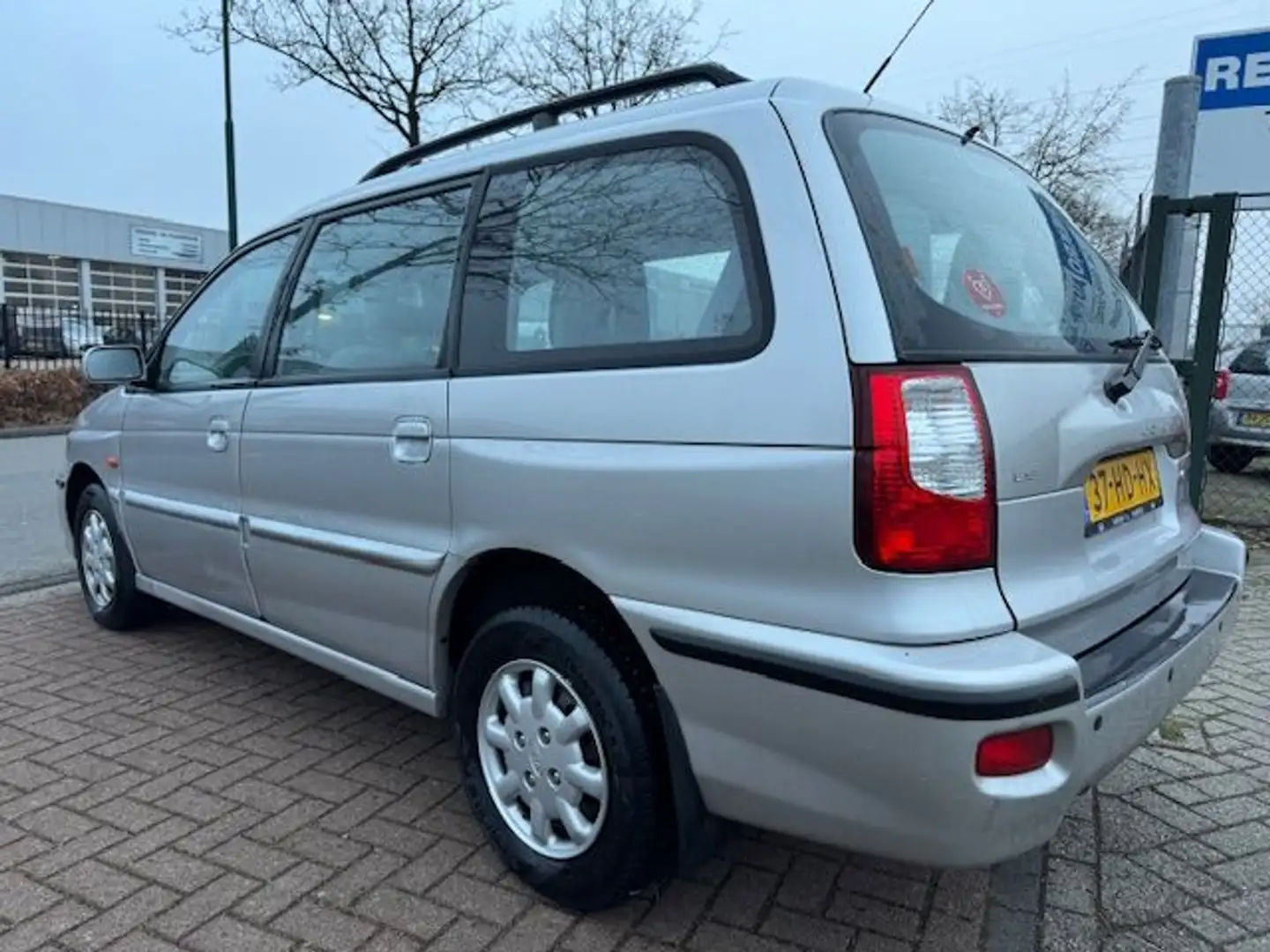 Kia Joice 2.0 LS Automaat 7persoons Airco APK 01-2027 Grijs - 2