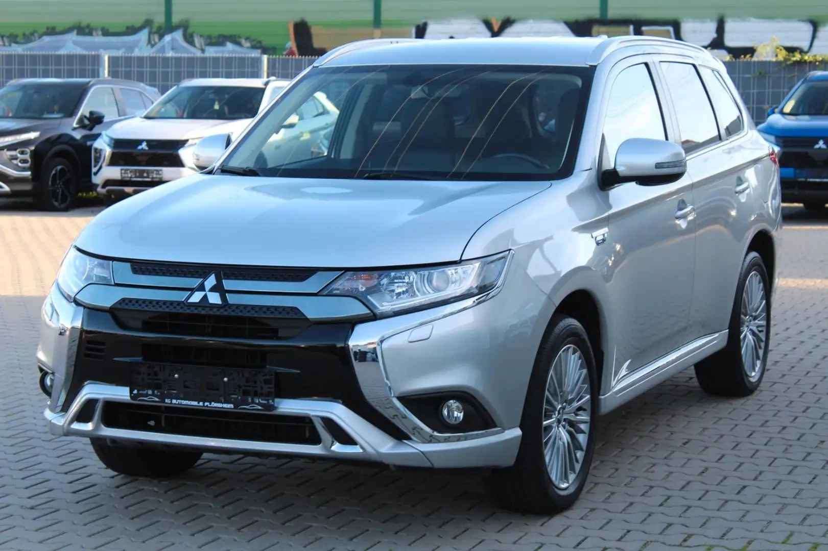 Mitsubishi Outlander 2.4 PHEV BasisSpirit 4WD Navi T.-Leder Argent - 1