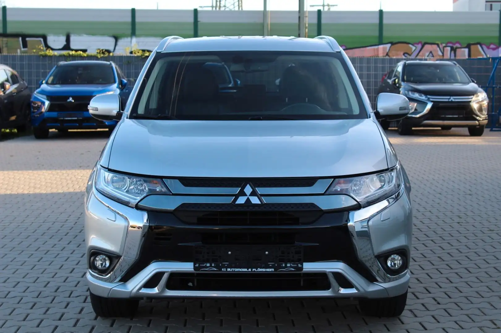 Mitsubishi Outlander 2.4 PHEV BasisSpirit 4WD Navi T.-Leder Argent - 2