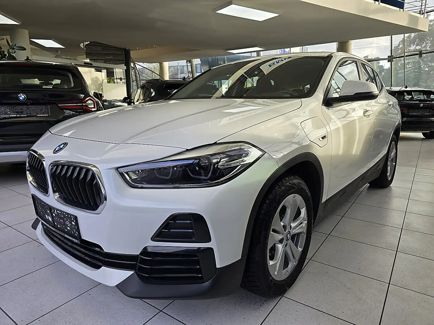 BMW X2 xDrive25 Hybrid Allrad Aut. Sondermodell "Adva... Weiß - 1