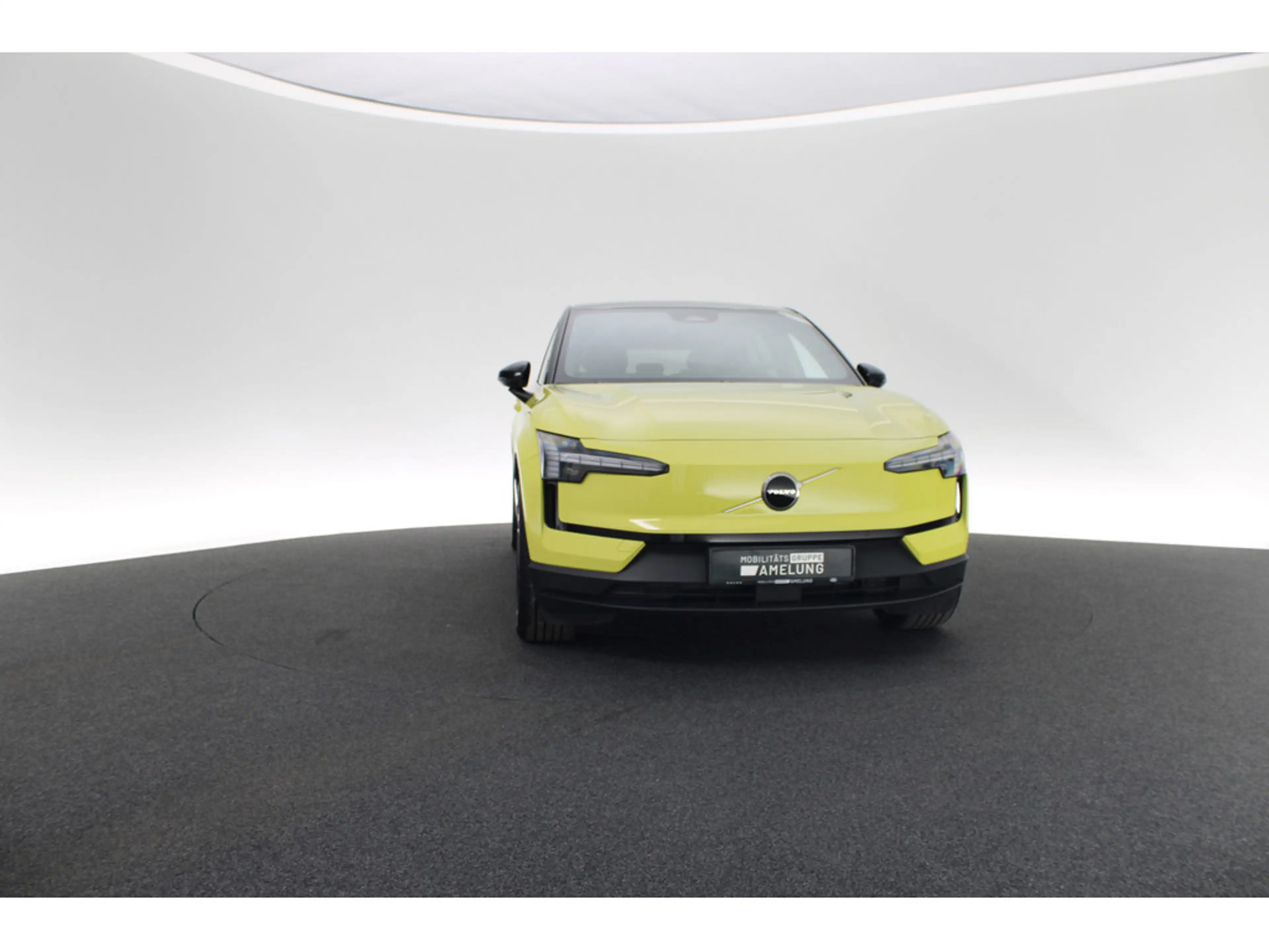 Volvo EX30 Extended Range RWD Plus aus 1.Hand LED — photo 11