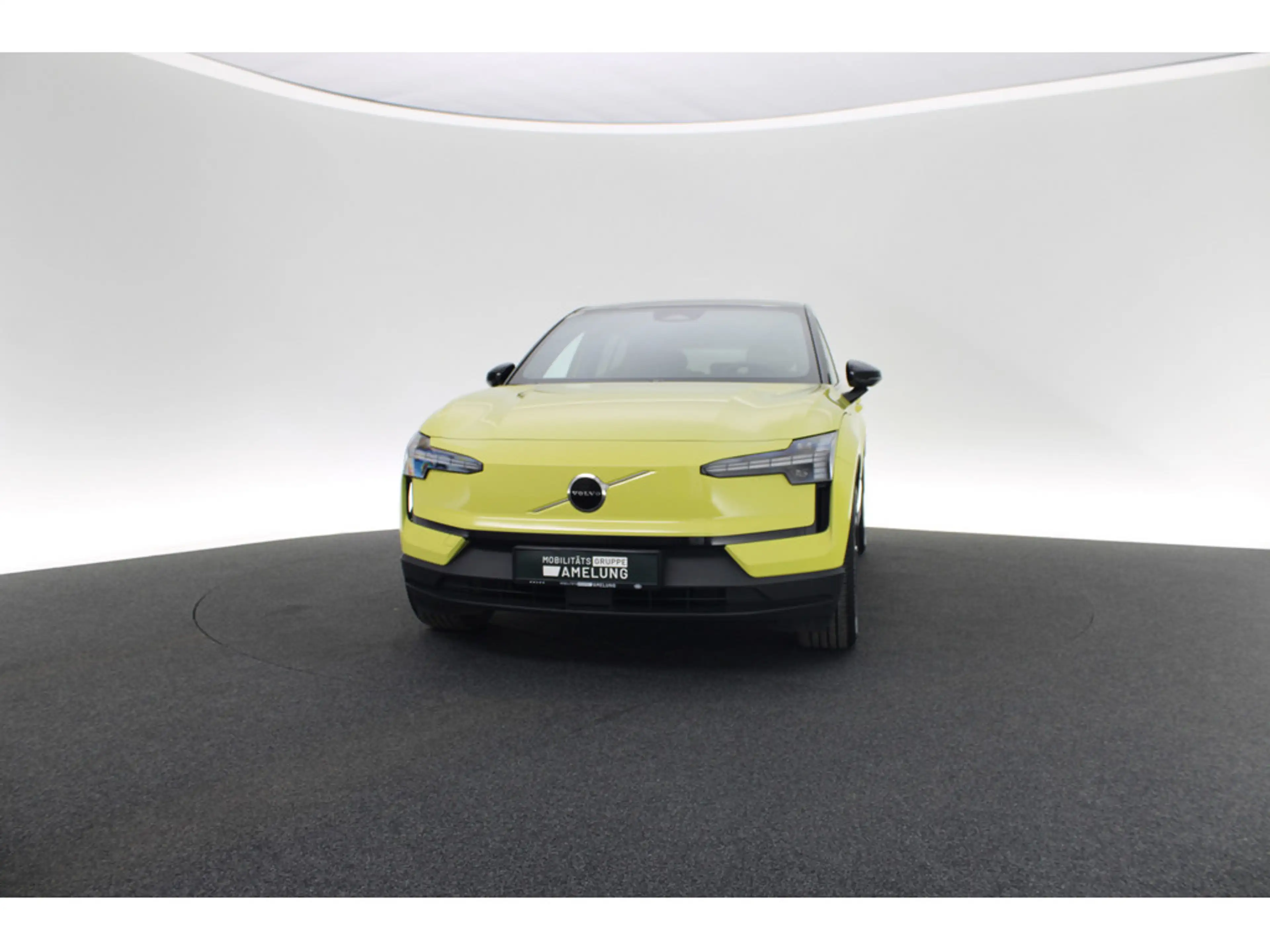 Volvo EX30 Extended Range RWD Plus aus 1.Hand LED — photo 12