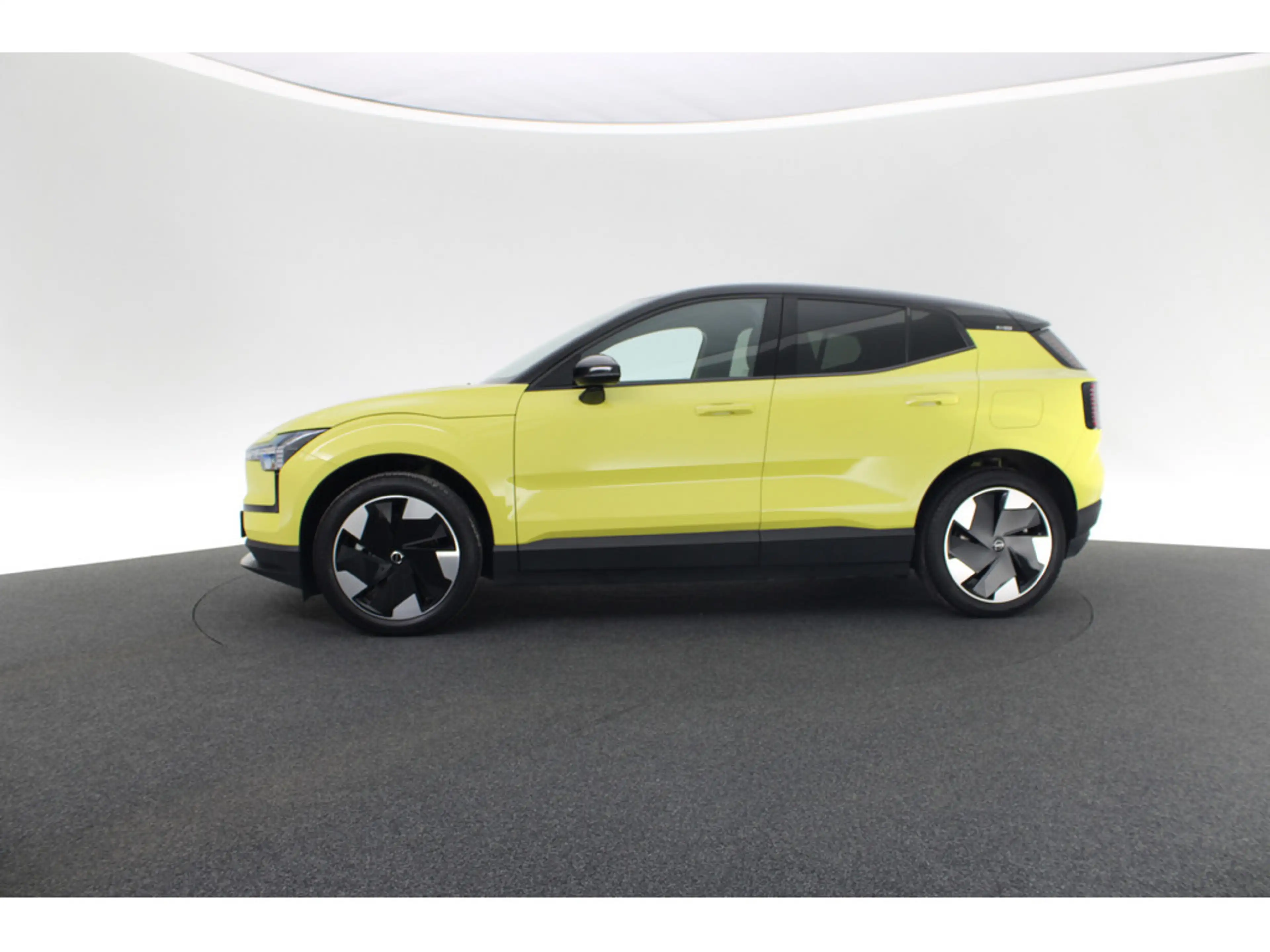 Volvo EX30 Extended Range RWD Plus aus 1.Hand LED — photo 2