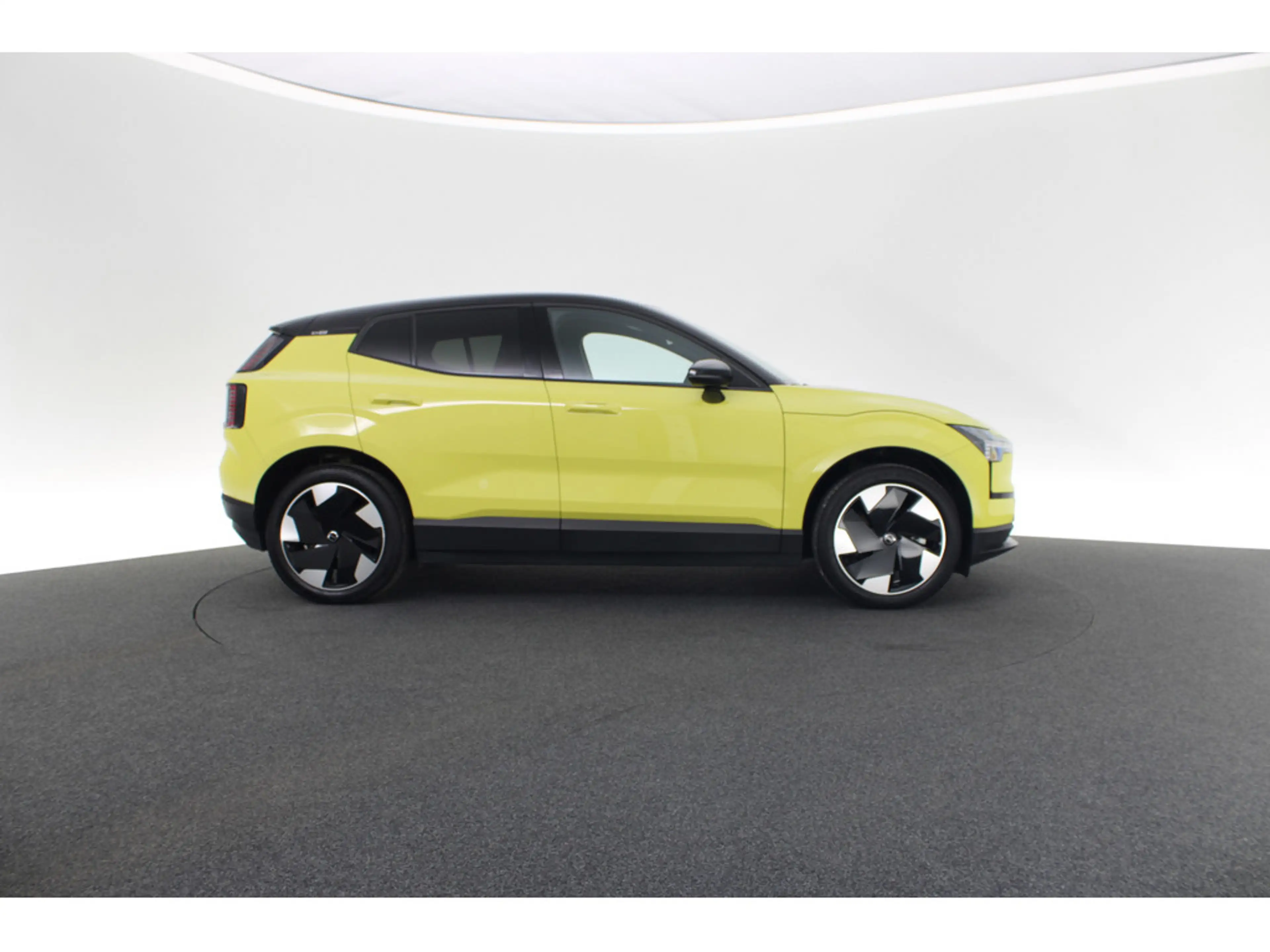 Volvo EX30 Extended Range RWD Plus aus 1.Hand LED — photo 9