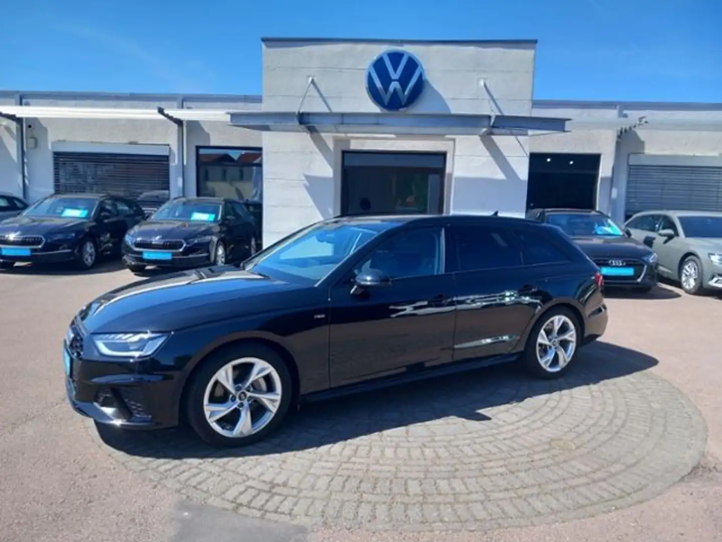 Audi A4 40 2.0 TDI Avant S-line,Pano.,Navi,LED Zwart - 2