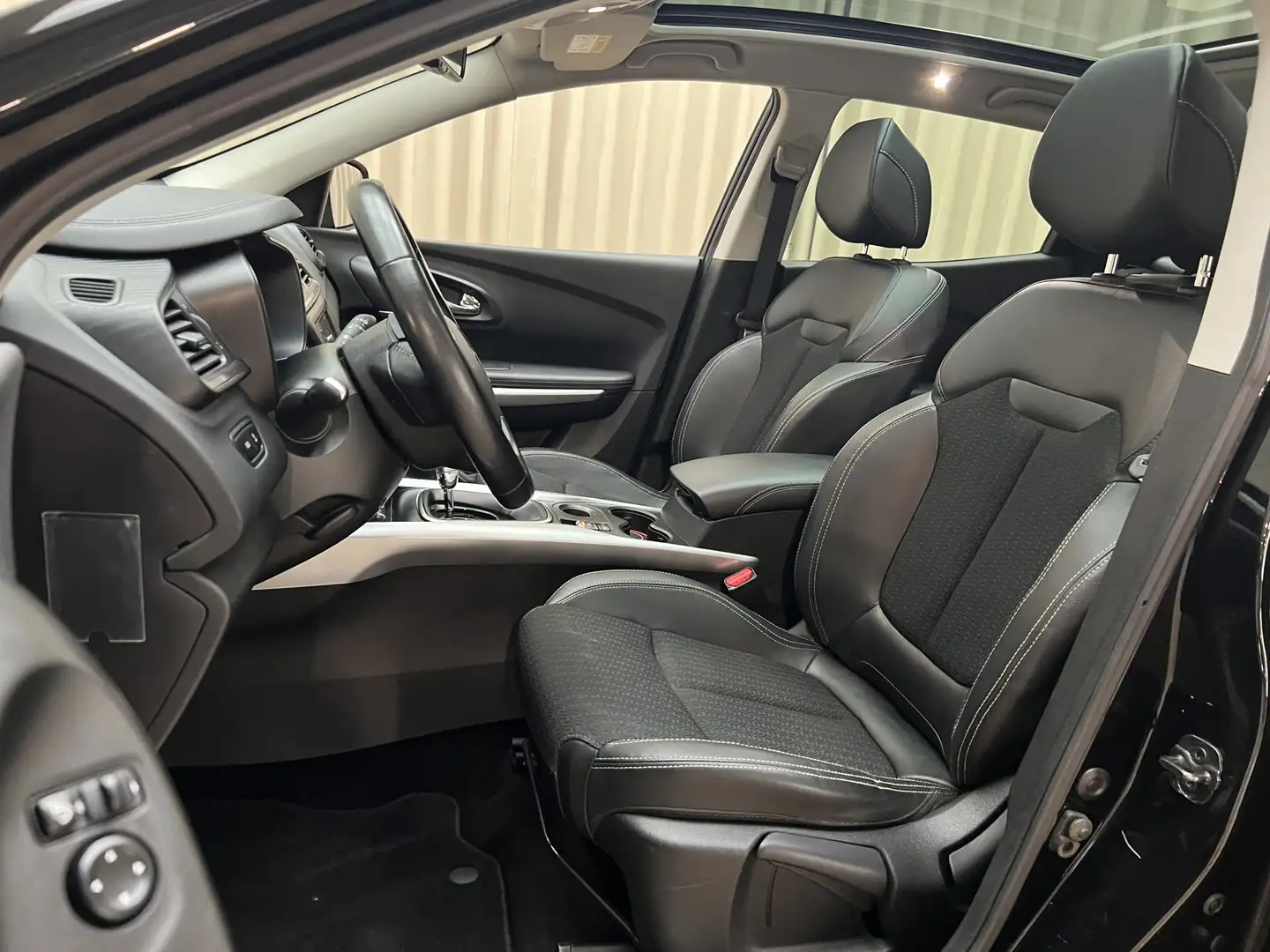 Renault Kadjar 1.2 TCe Intens *Pano* Trekhaak, Camera, 19" LMV, H Zwart - 2