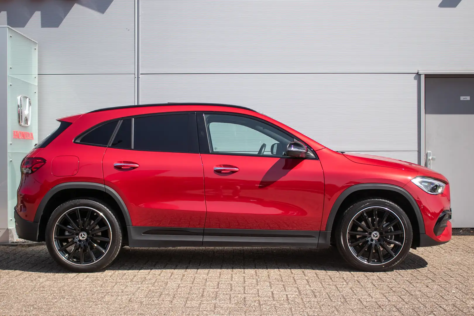 Mercedes-Benz GLA 250 e AMG Line All-in rijklaarprijs | Pano dak | Leer Rosso - 2