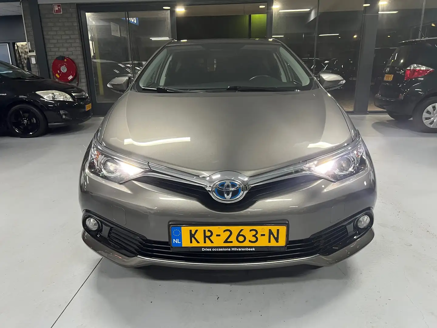 Toyota Auris 1.8 Hybrid Trend NAP PANO Gris - 2