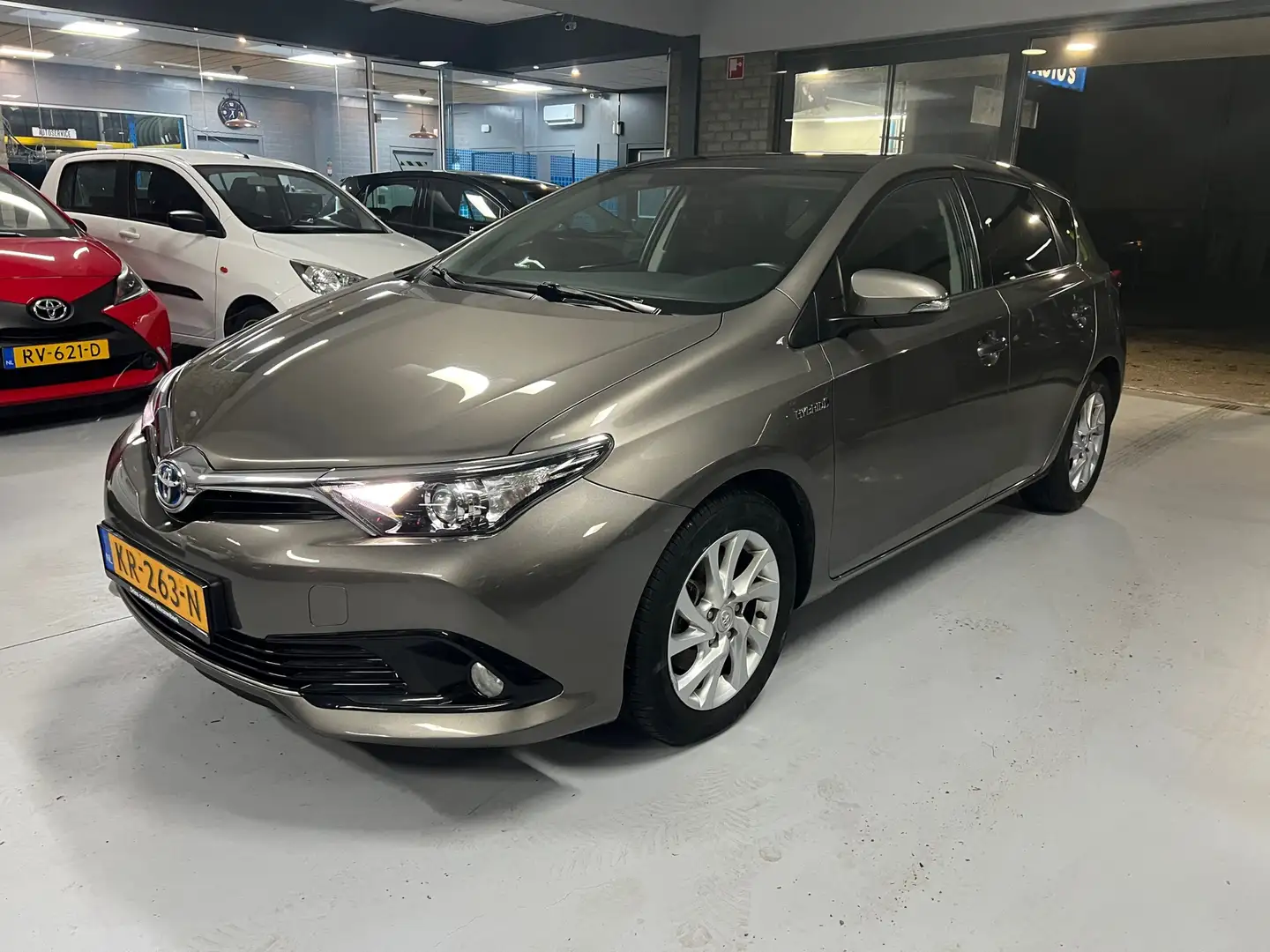 Toyota Auris 1.8 Hybrid Trend NAP PANO Gris - 1