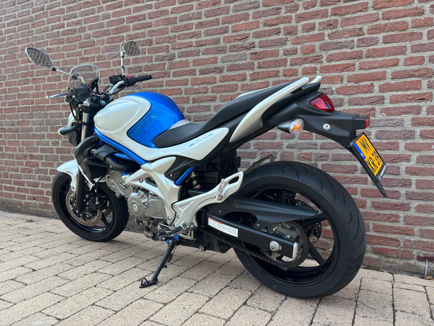 Suzuki Gladius 650 Modrá - 2