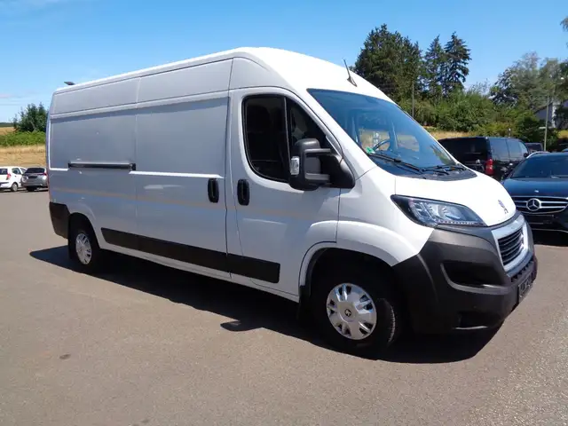 Peugeot Boxer view 3