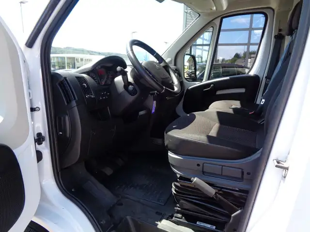 Peugeot Boxer view 6