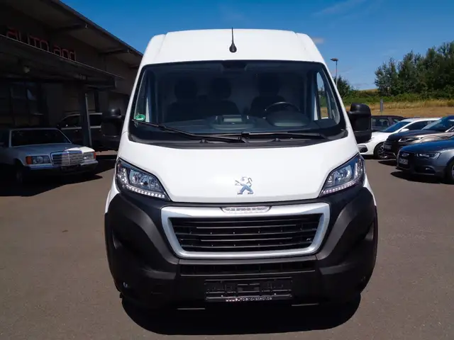 Peugeot Boxer view 2