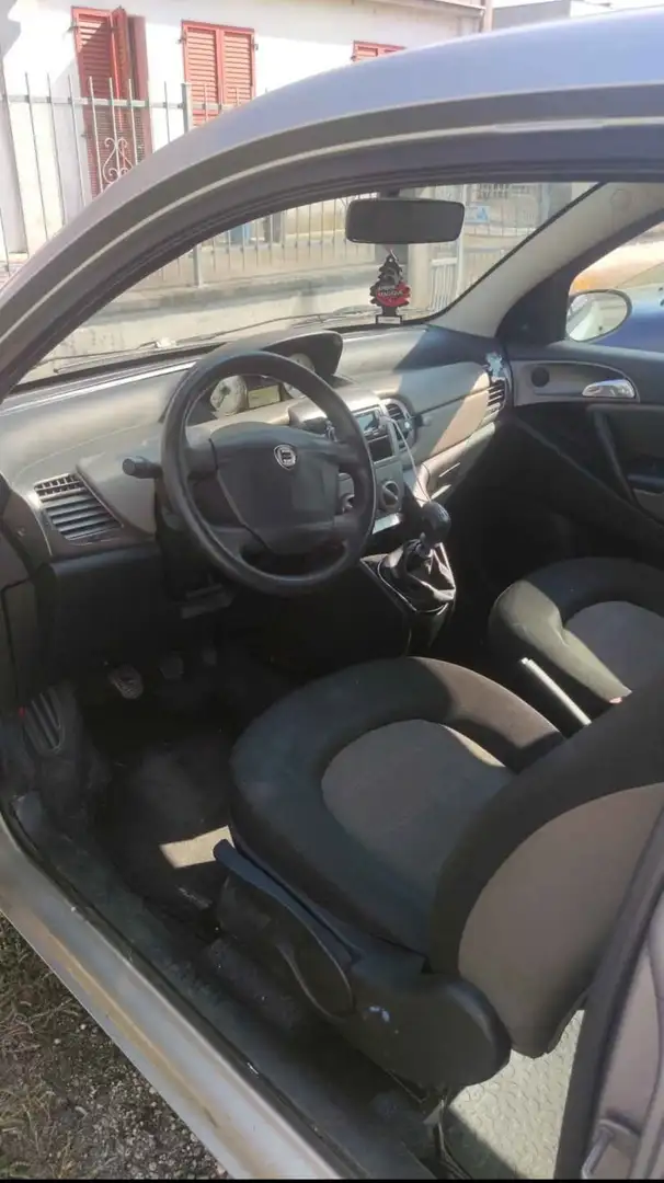 Lancia Y 1.2 Šedá - 2