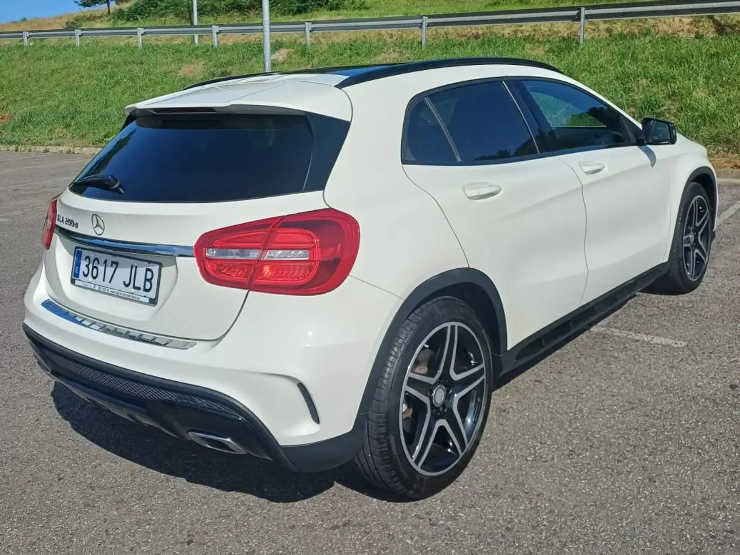 Mercedes-Benz GLA 200 GLA 200d AMG Line AMG Line Blanco - 2