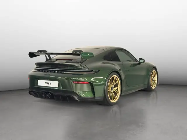 Porsche 911 view 5