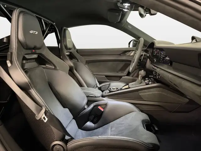 Porsche 911 view 12