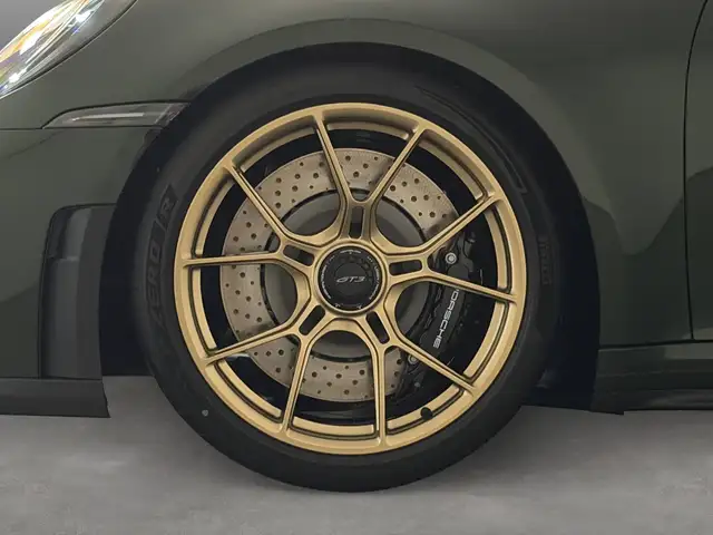 Porsche 911 view 9