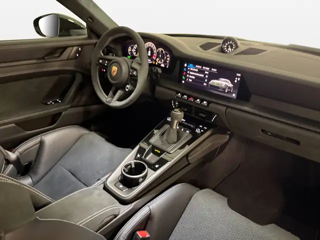 Porsche 911 view 10