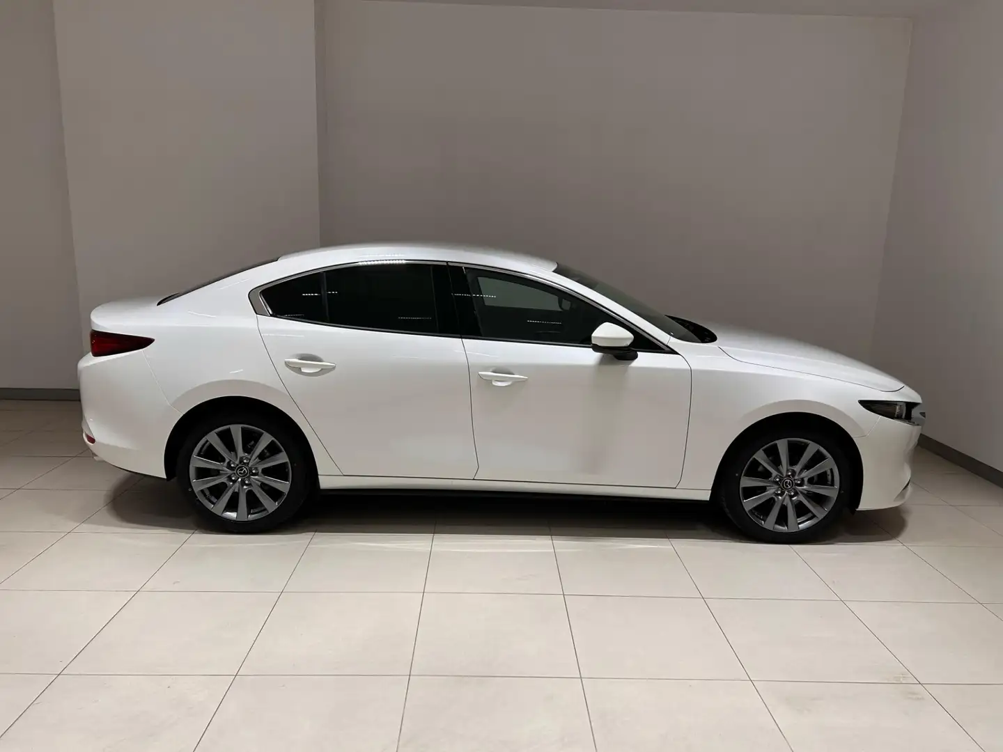 Mazda 3 2.5L M-Hybrid 4p. Sedan Centre Line *PROMO TAN 3,9 Bianco - 2