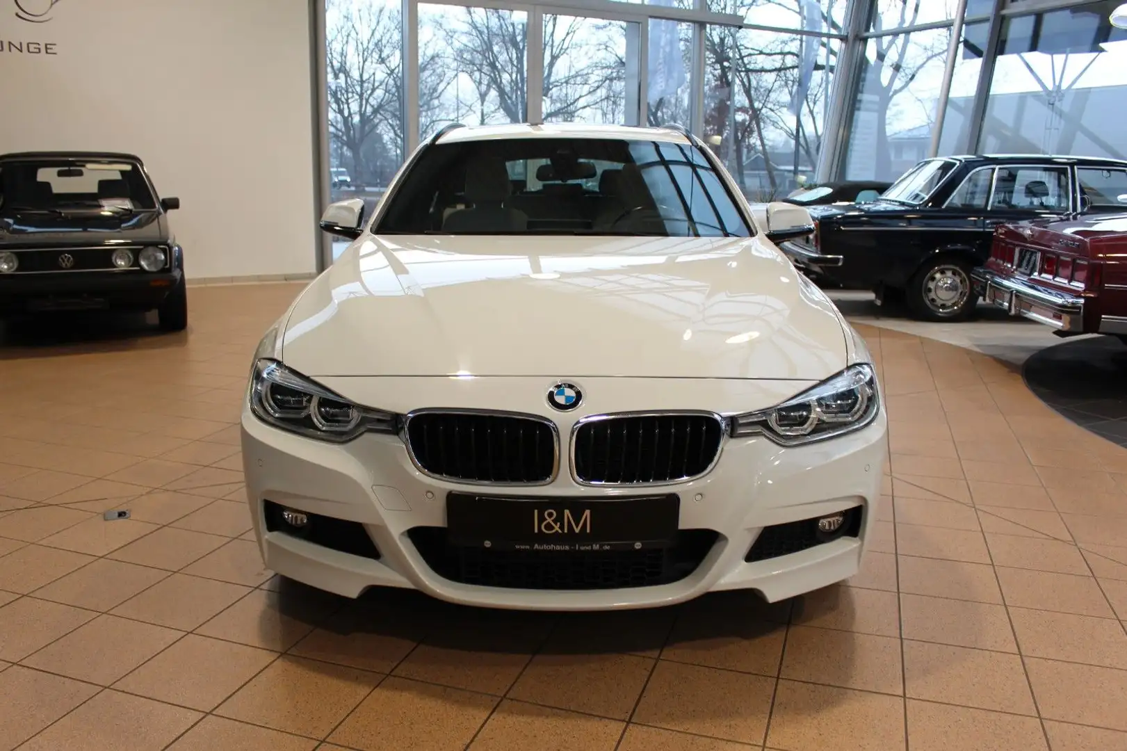 BMW 330 d xDrive M Sport+Pano+SHZ+PDC+AHK+Navi+ Weiß - 1