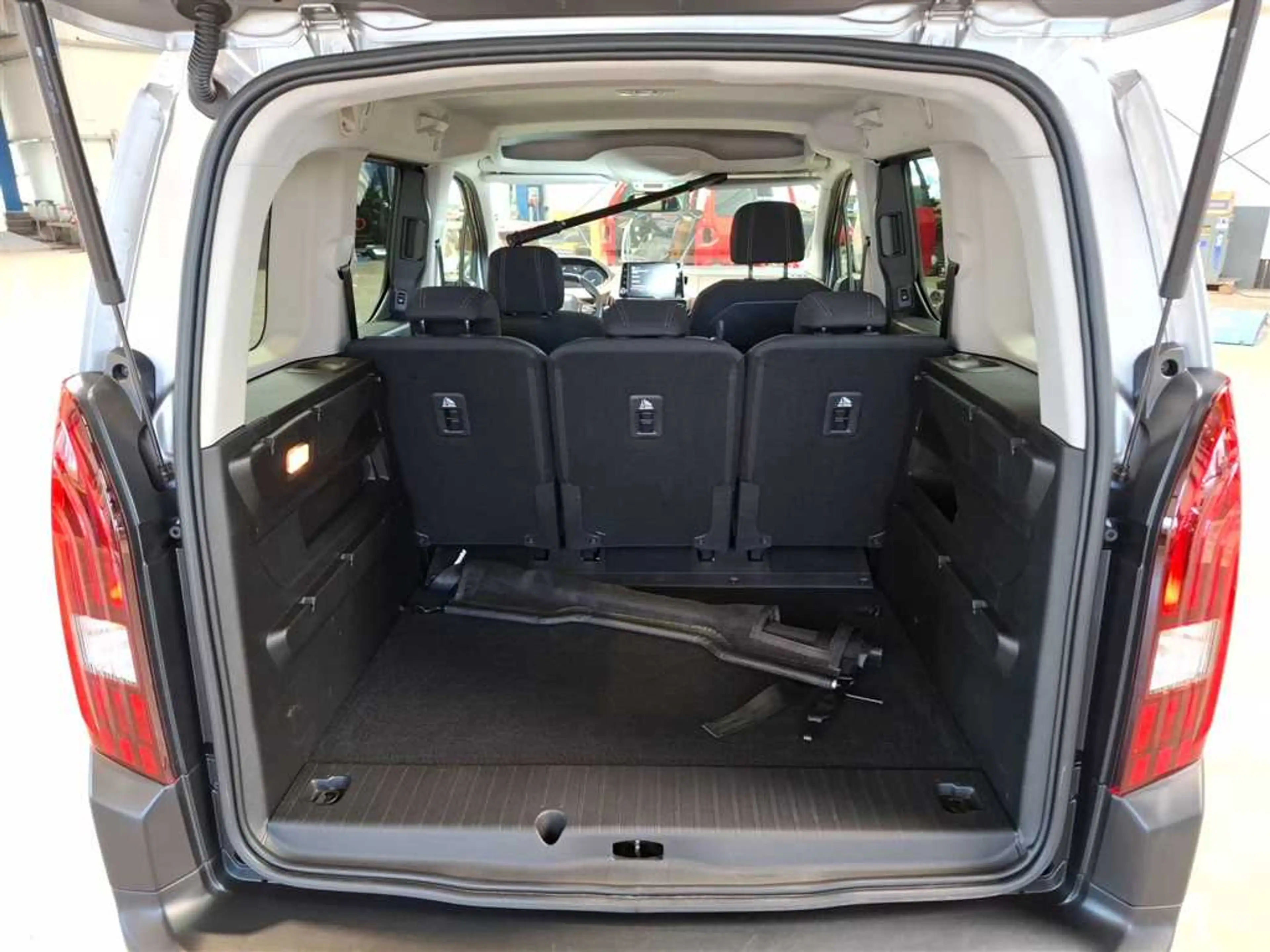 Peugeot Rifter Kombi GT 1.5 BlueHDi — photo 22