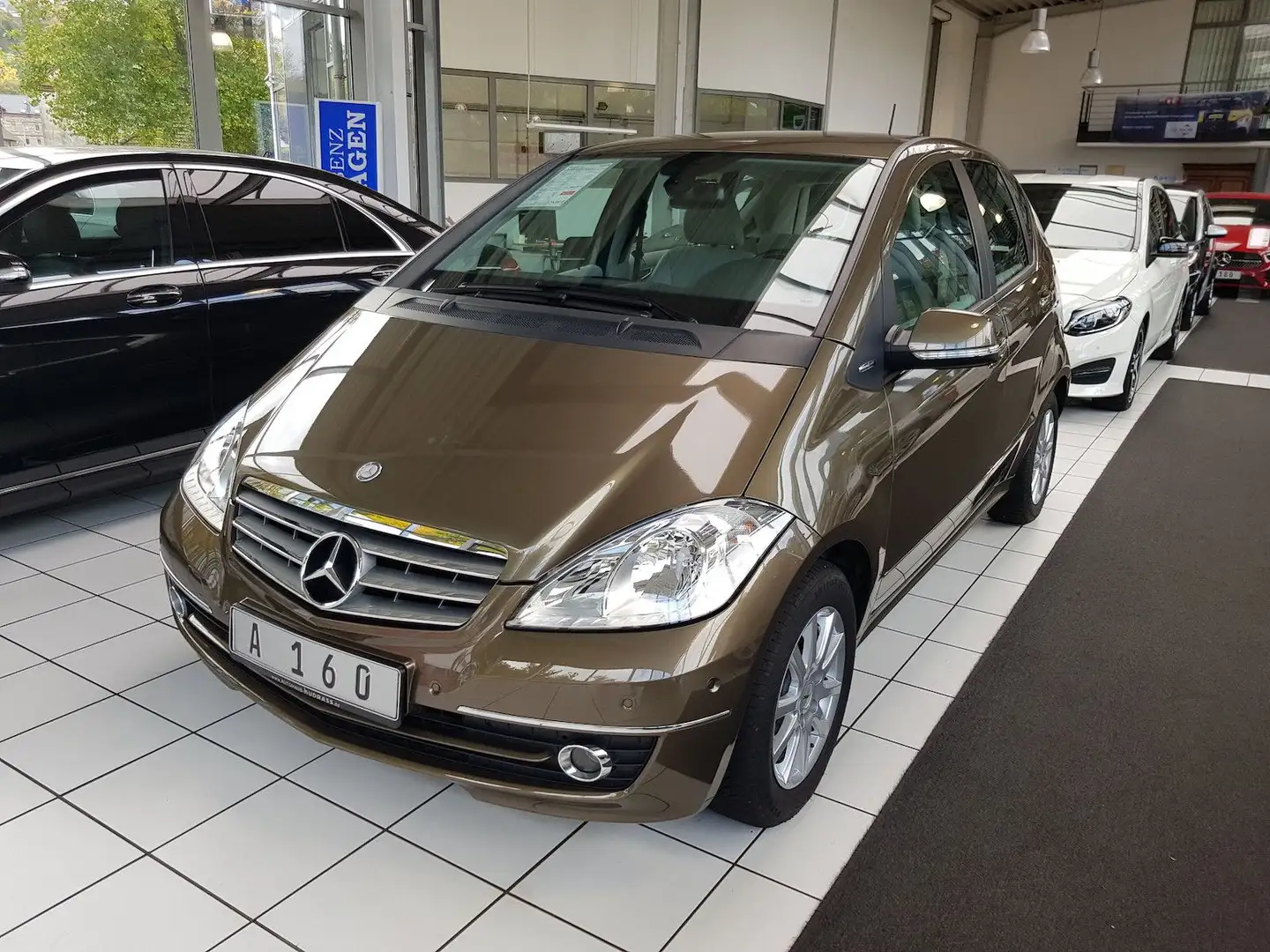 Mercedes-Benz A 160 ELEGANCE AUTOMATIK PTS TEILLEDER Braun - 1