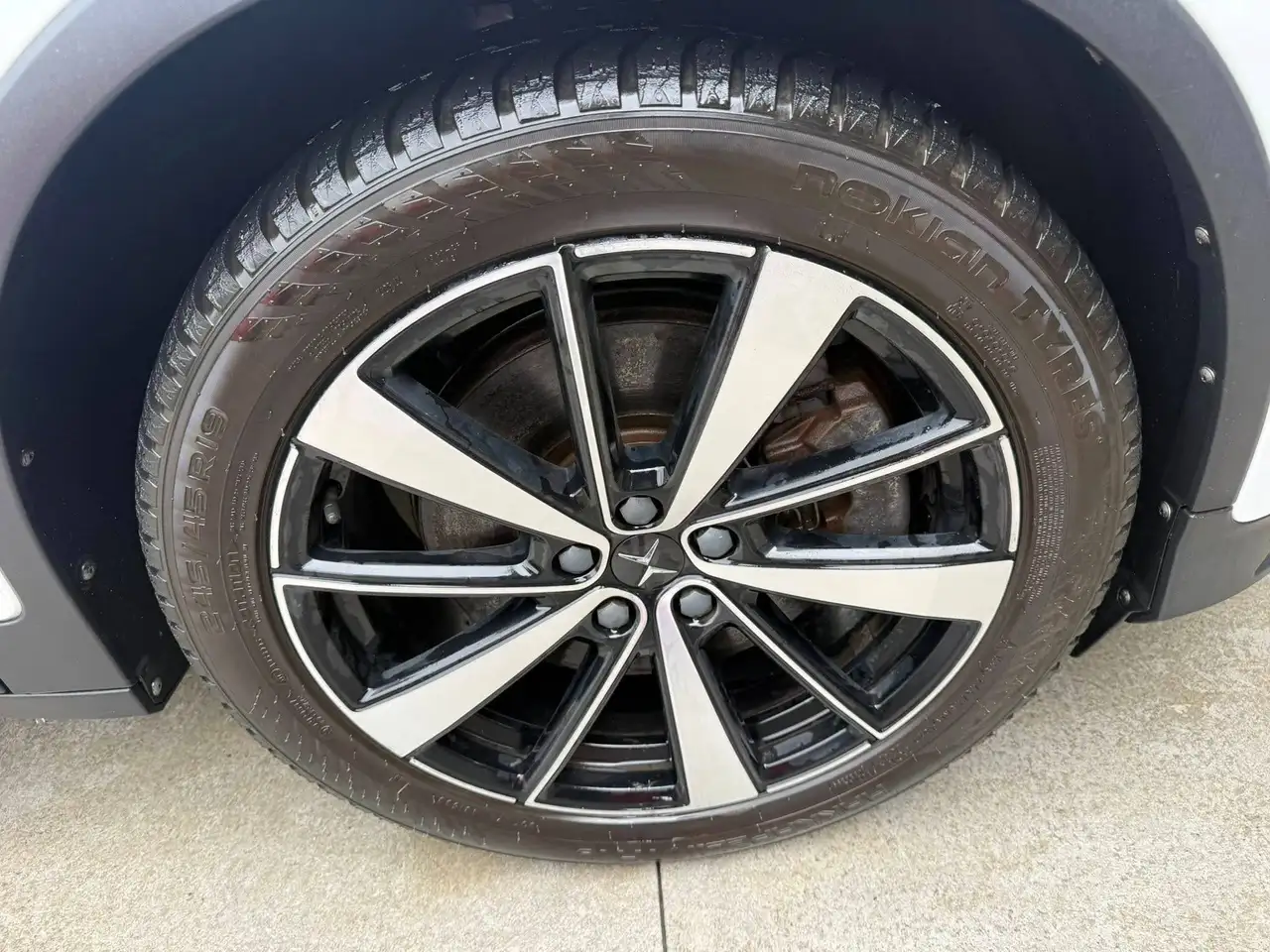 Polestar 2 снимка Polestar 2