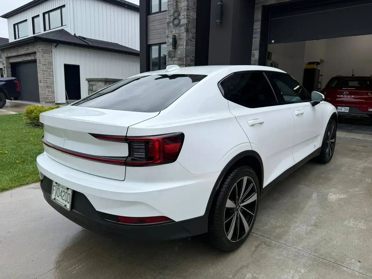Polestar 2 снимка Polestar 2