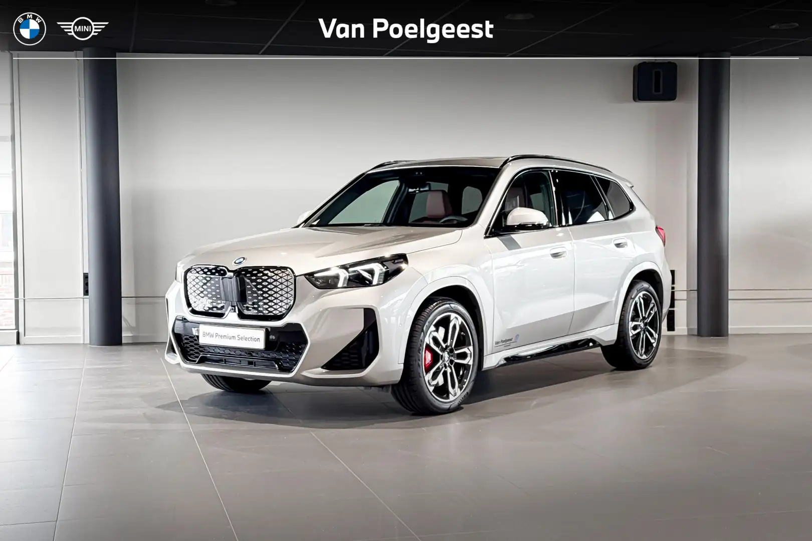 BMW iX1 eDrive20 67 kWh | M Sport | Glazen Panoramadak | H Grijs - 1