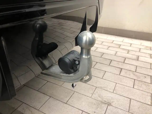 BMW 3 Series view 11