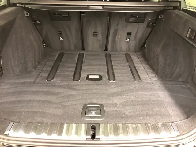 BMW 3 Series view 10