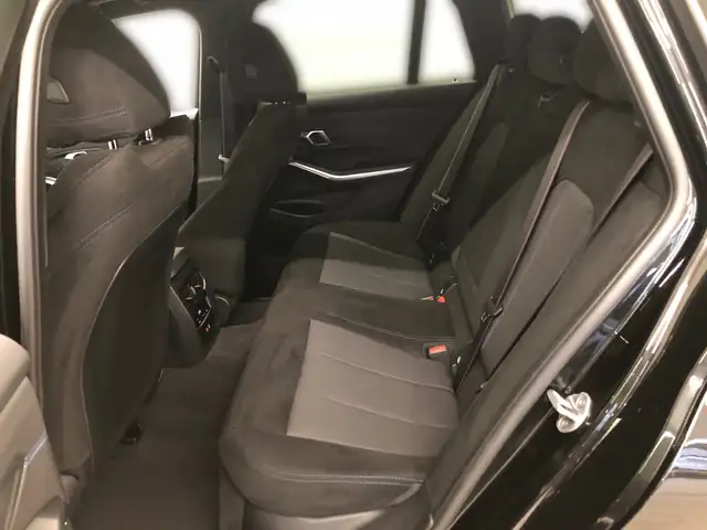 BMW 3 Series view 6