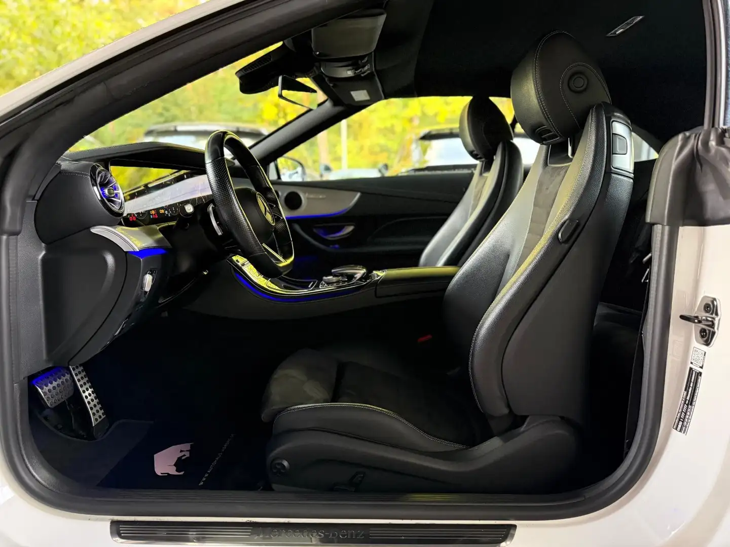 Mercedes-Benz E 220 d Cabrio AMG LINE/TOTW/LED/WIDESCREEN Weiß - 2