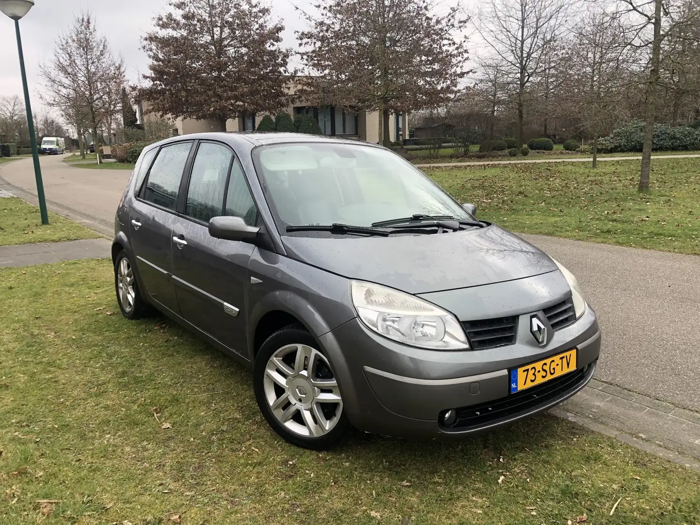 Renault Scenic 2.0-16V Priv.Luxe Argintiu - 1