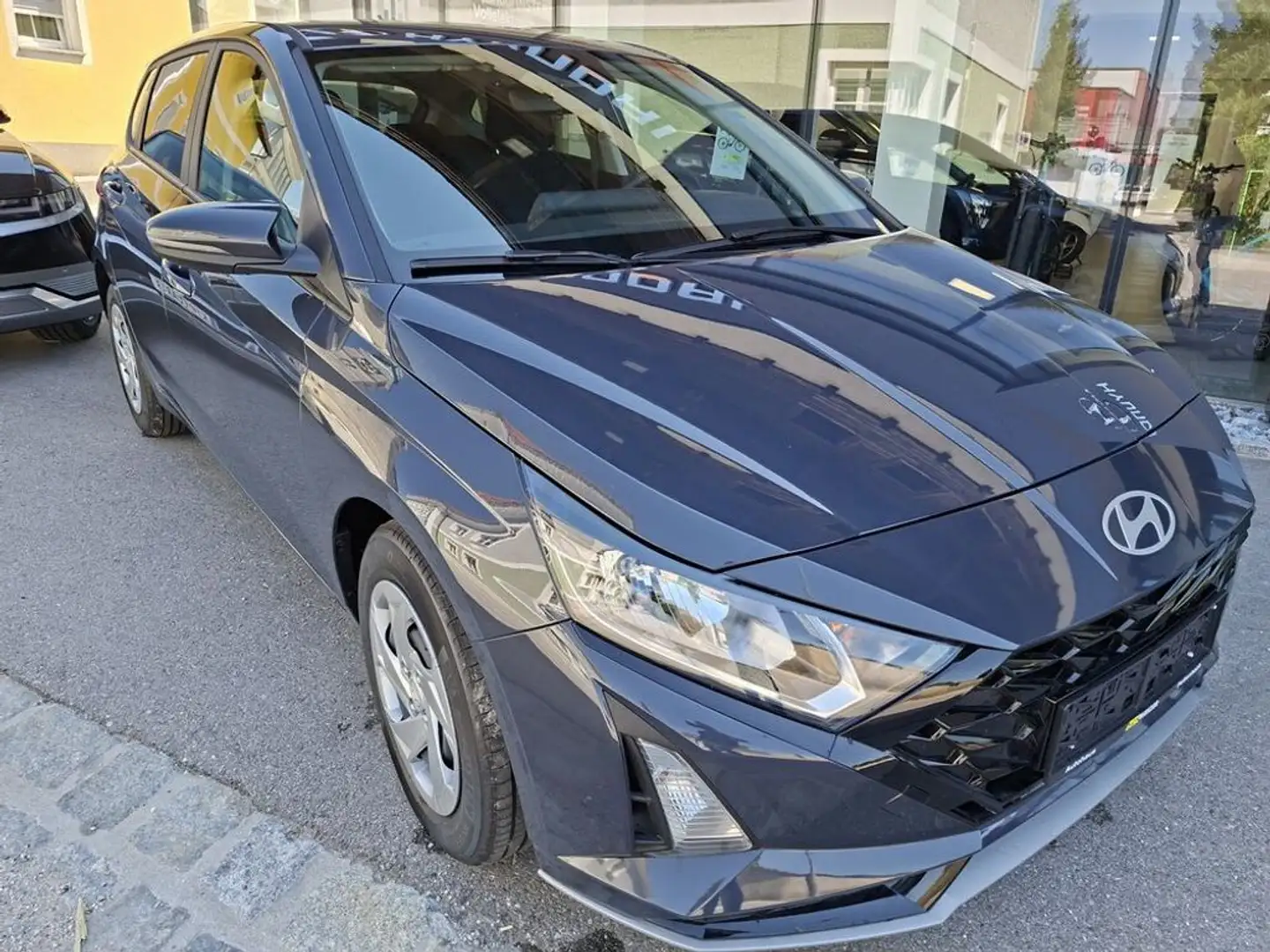Hyundai i20 1,0 T-GDI GO DCT Grau - 2