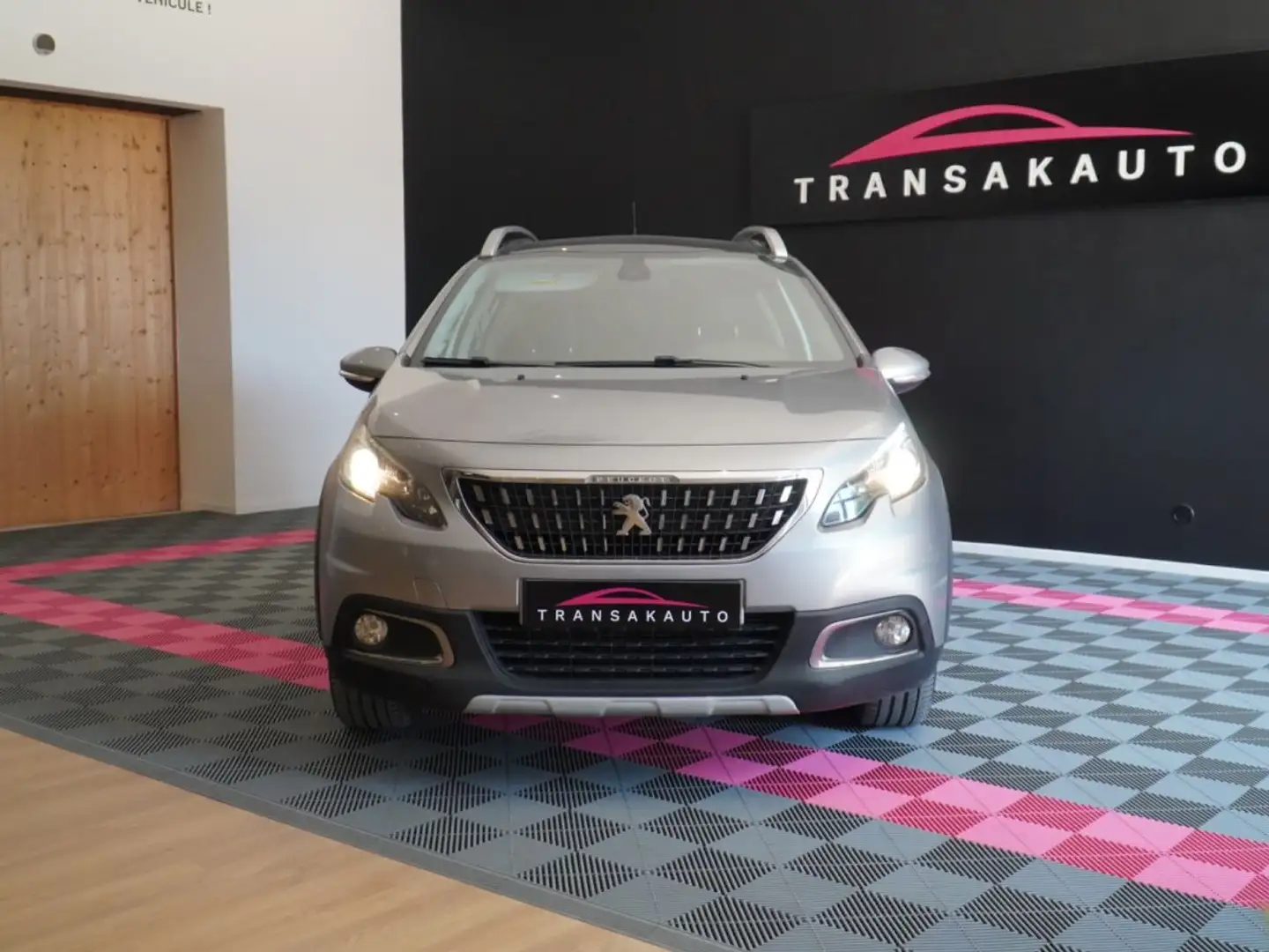 Peugeot 2008 PureTech 82ch SS BVM5 Allure Grijs - 2