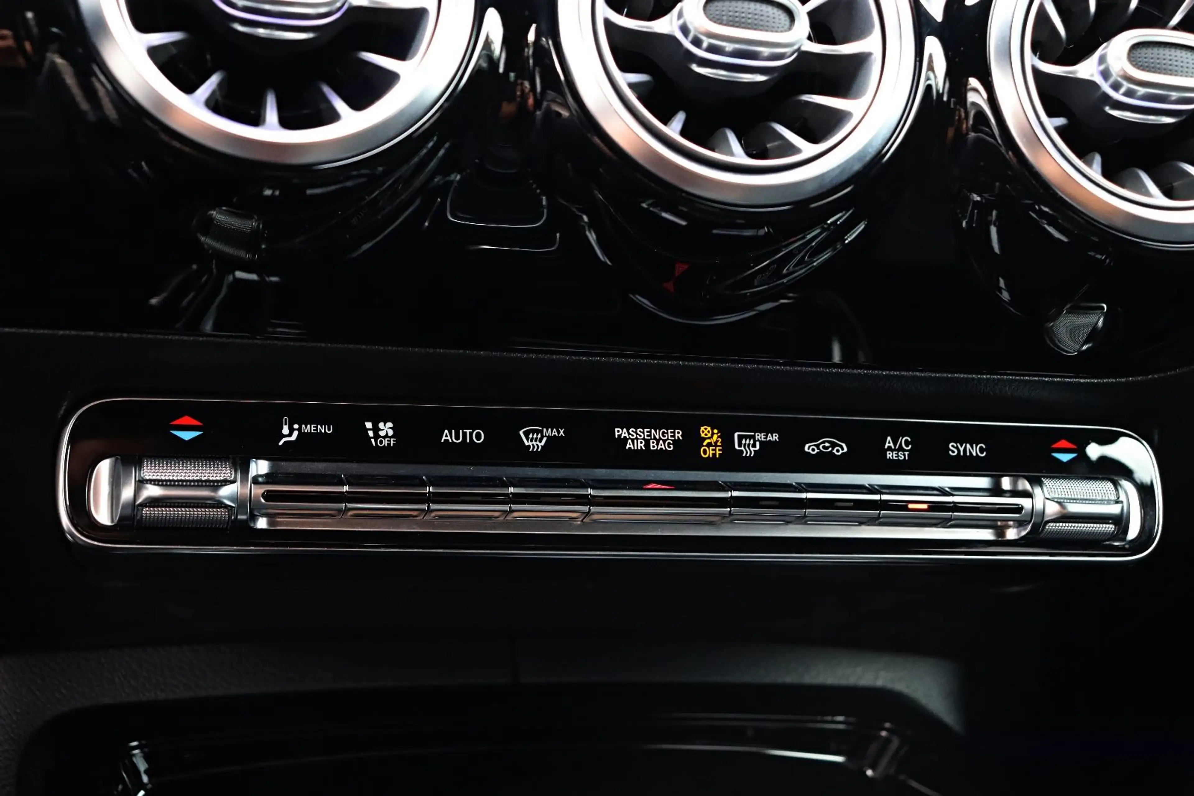 Mercedes-Benz A 35 AMG 4Matic *MULTI-BEAM*AMBIENTE*RFK*MBUX* — photo 37