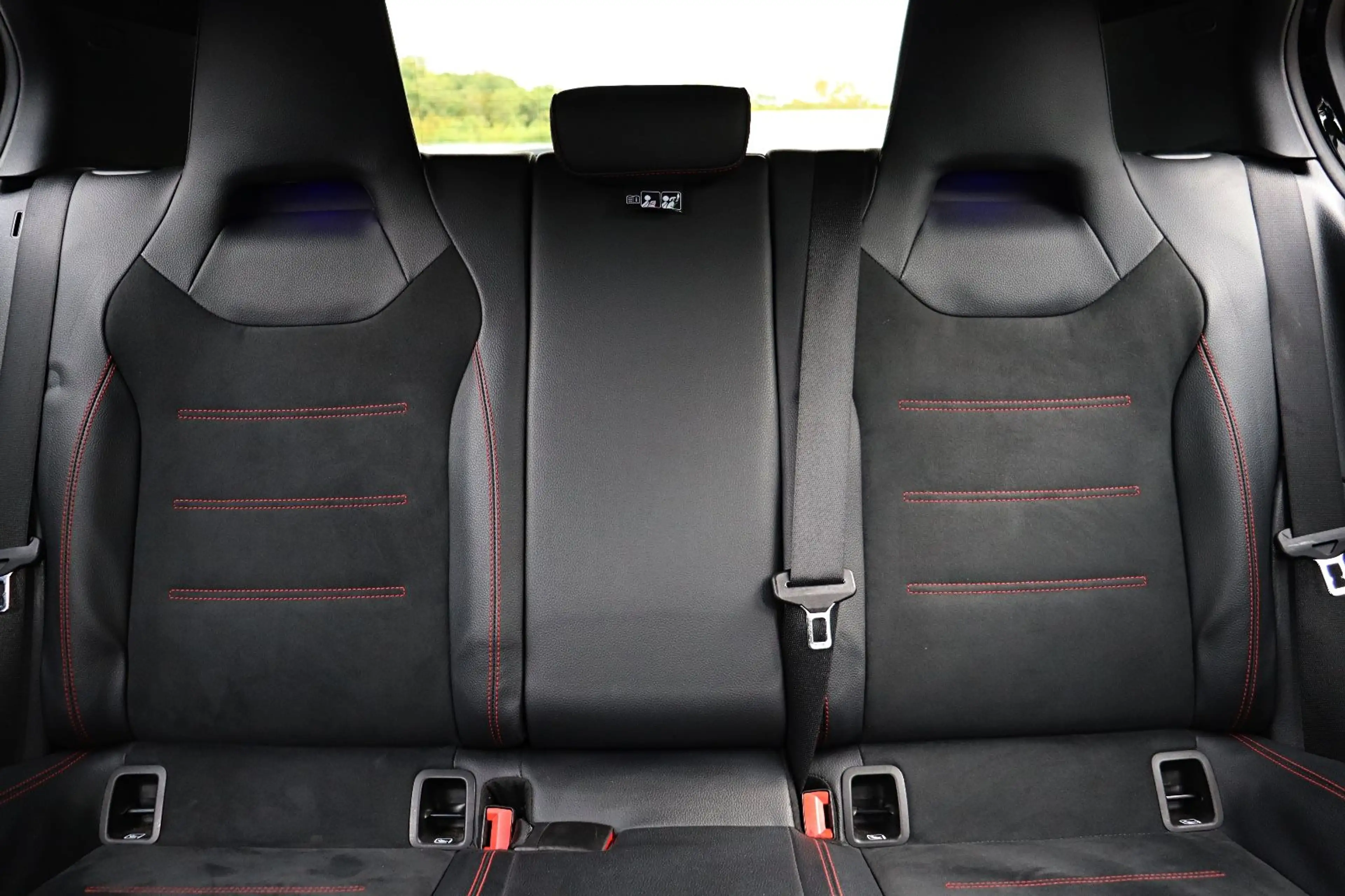 Mercedes-Benz A 35 AMG 4Matic *MULTI-BEAM*AMBIENTE*RFK*MBUX* — photo 21