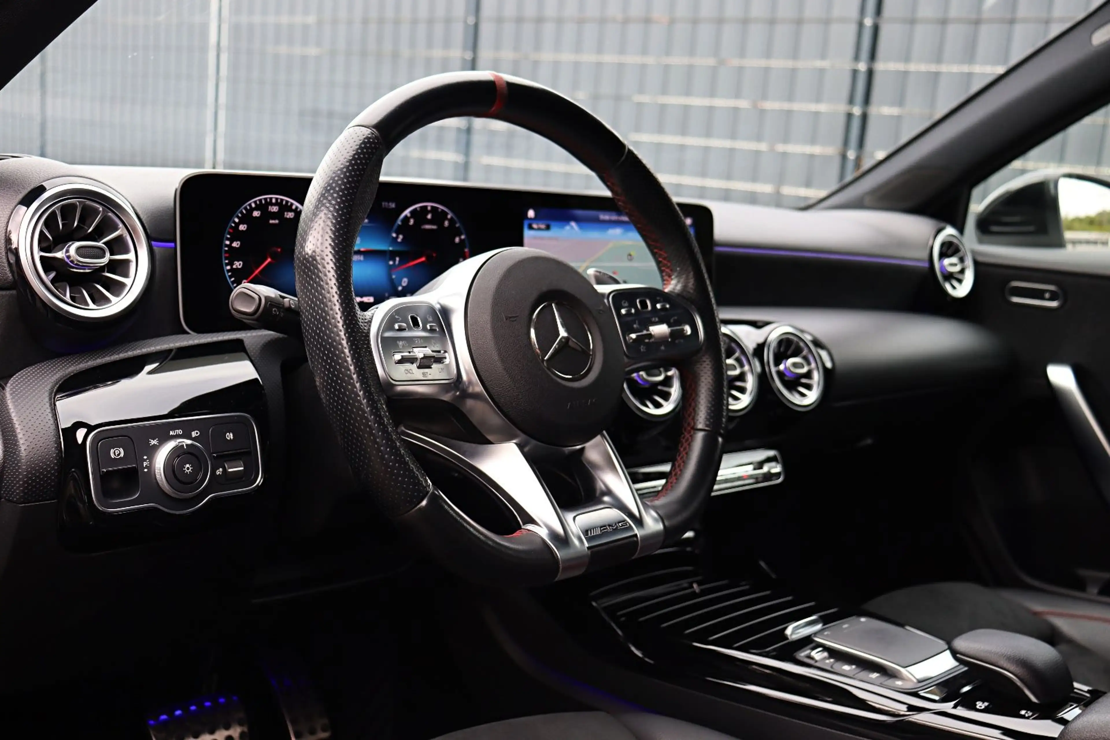 Mercedes-Benz A 35 AMG 4Matic *MULTI-BEAM*AMBIENTE*RFK*MBUX* — photo 17