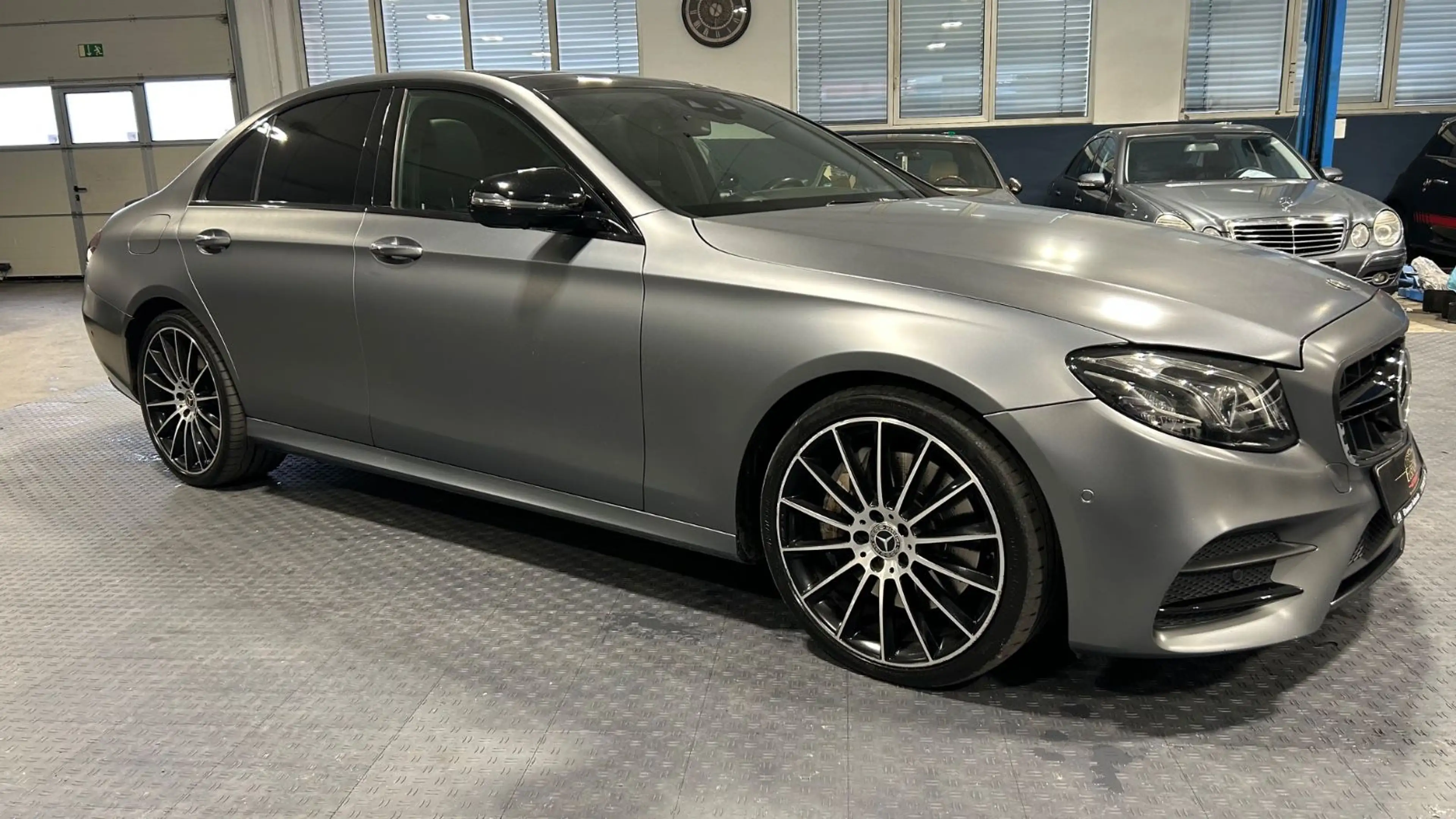 Mercedes-Benz E 350 d AMG#Widescreen#Magno#Air-Balance#Pano — photo 6